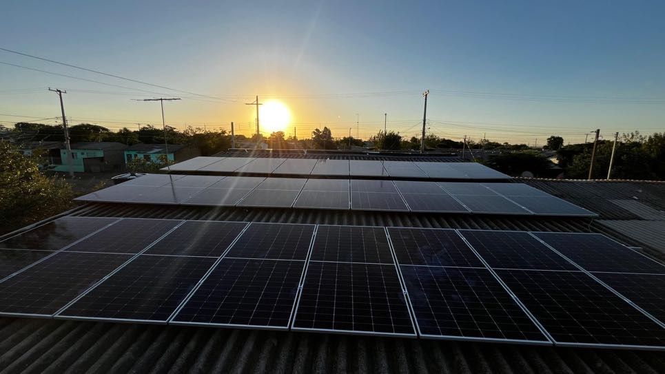 Instalação ao pôr do sol